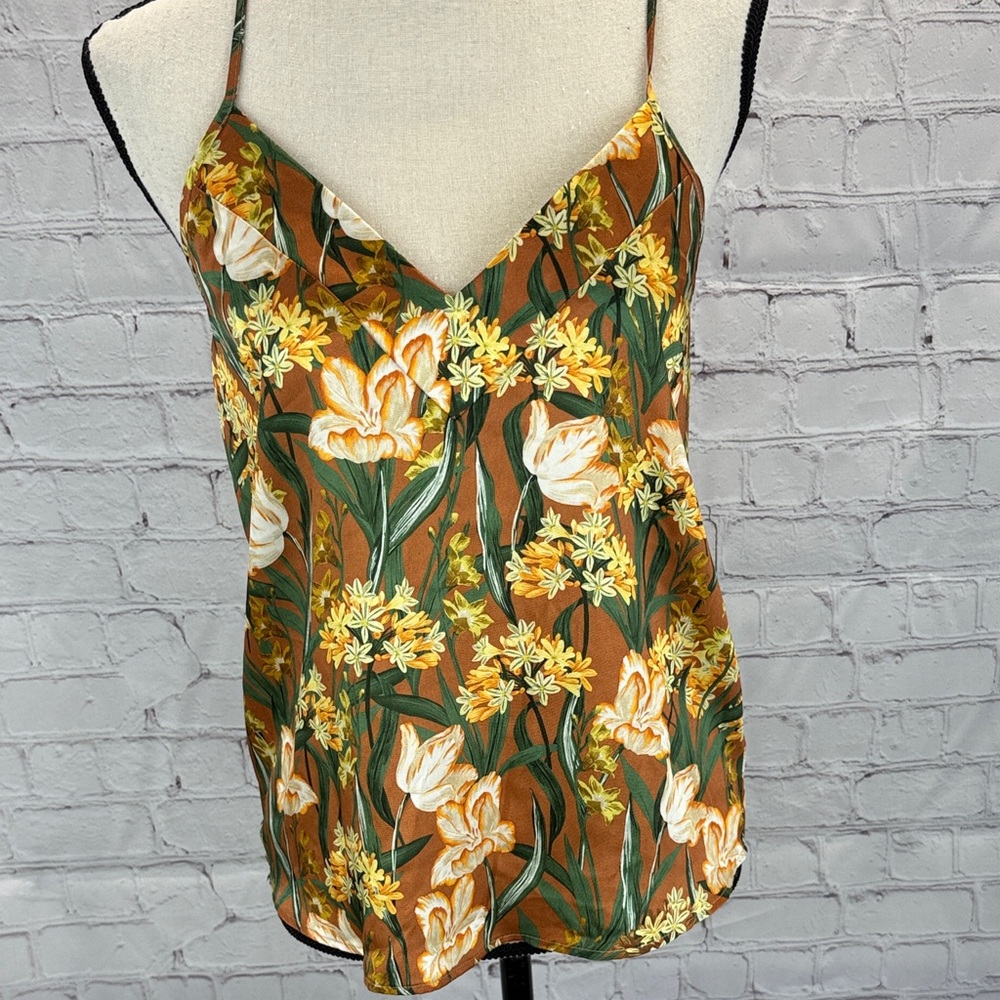 ⭐️Krisa floral camo tank top nwt size xs